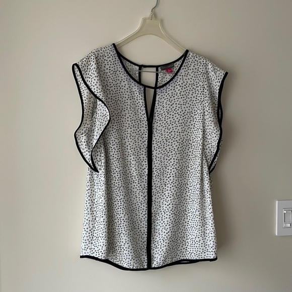 Vince Camuto Tops - Vince Camuto Black & White Top Size L